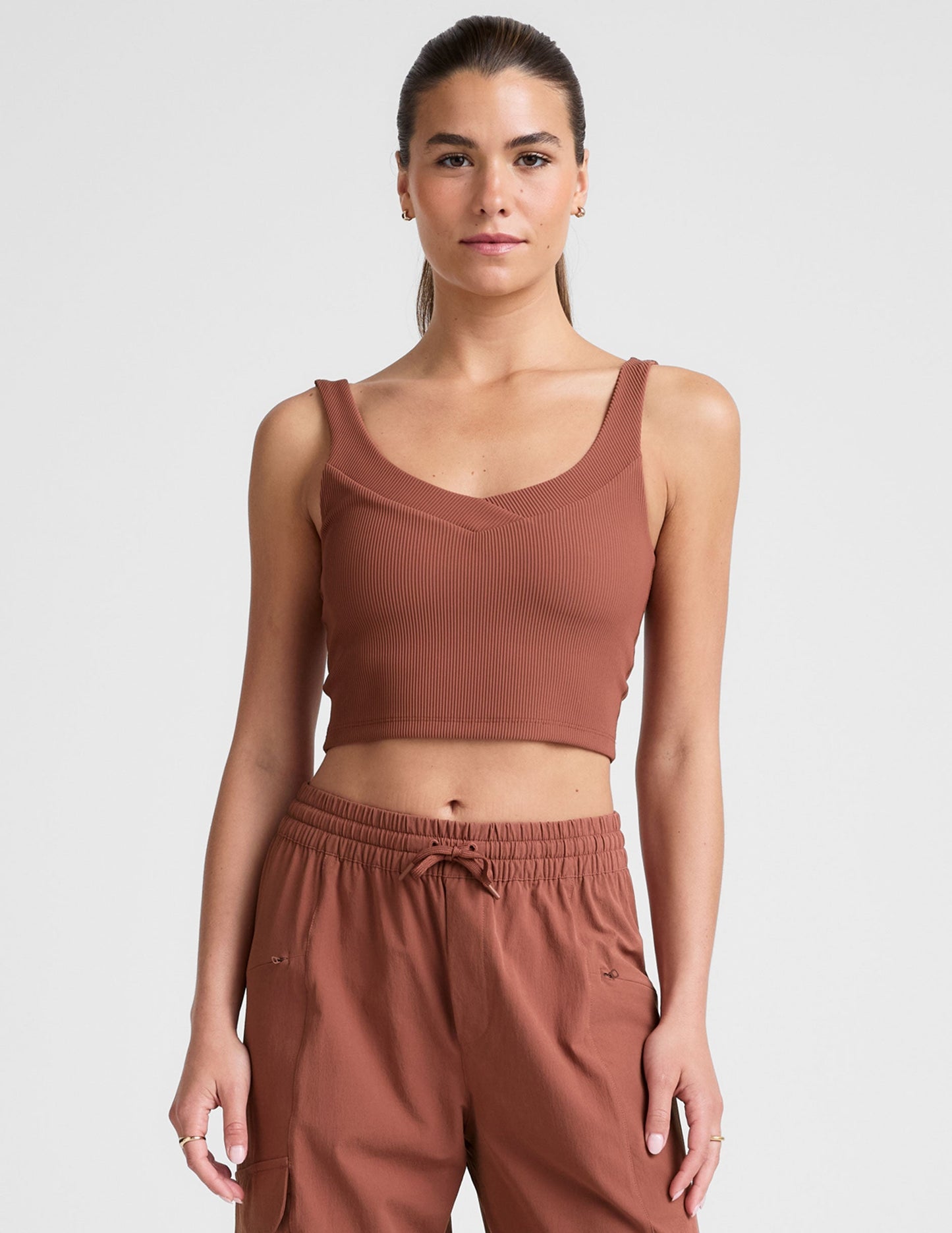 Opulent Auburn Ribbed Cropped Tank Top: V-Neck, Built-in Bra, Activewear