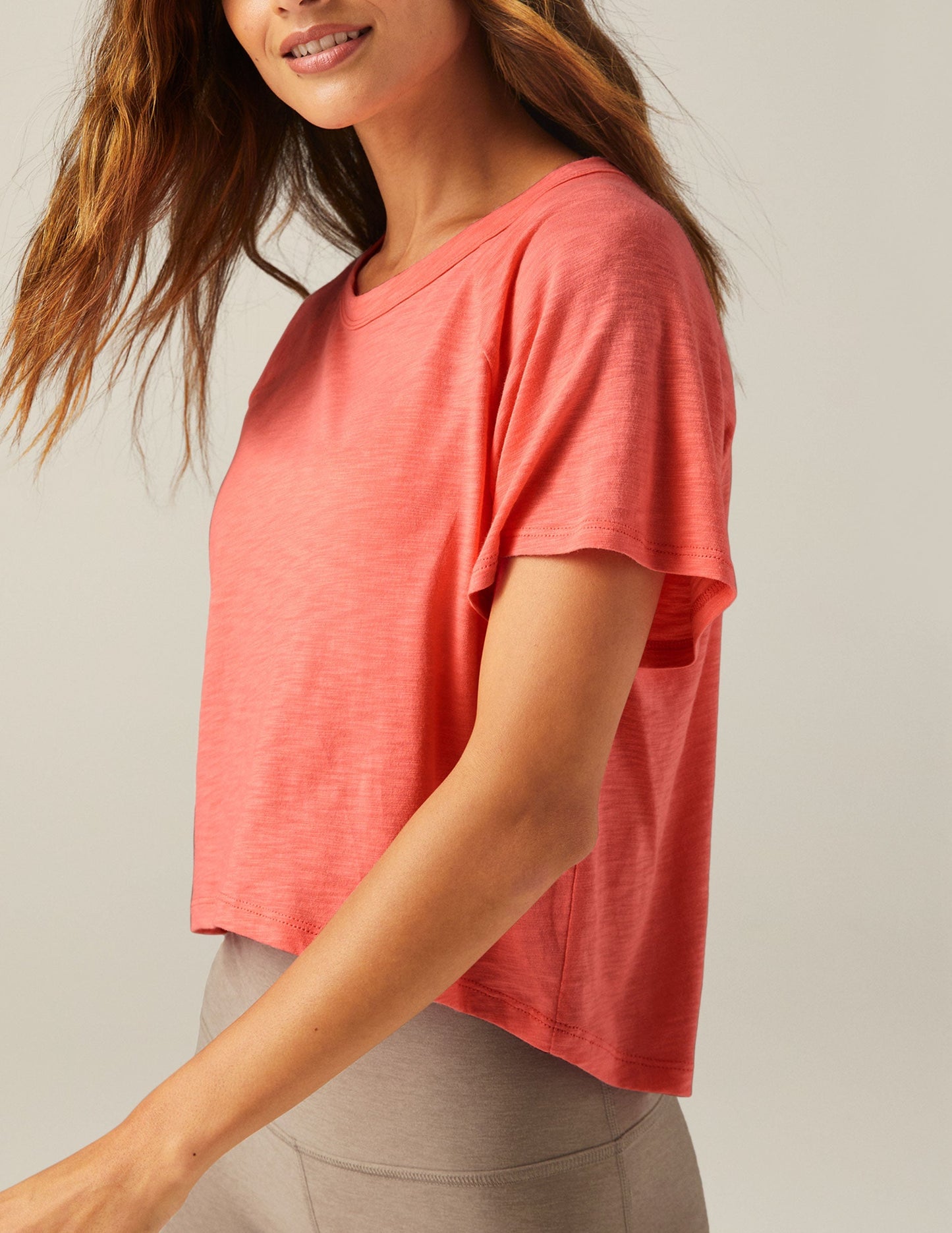 Beyond Yoga Signature High-Low Cropped Tee: Comfortable, Stylish Activewear Top