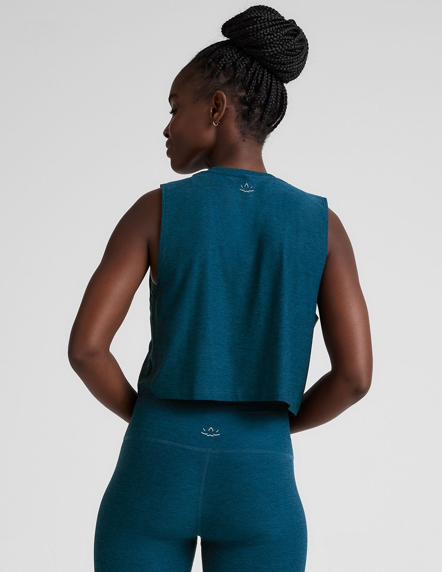 Featherweight Moisture-Wicking Cropped Tank Top for Active & Casual Comfort