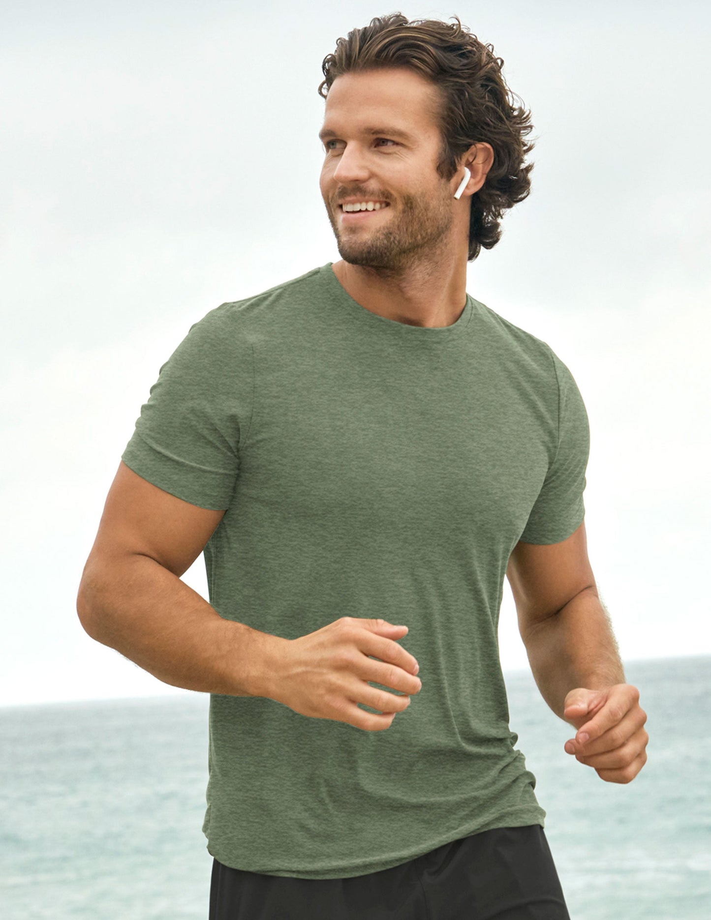 Men's Ultra-Soft Featherweight Crew Neck T-Shirt for Ultimate Comfort and Style