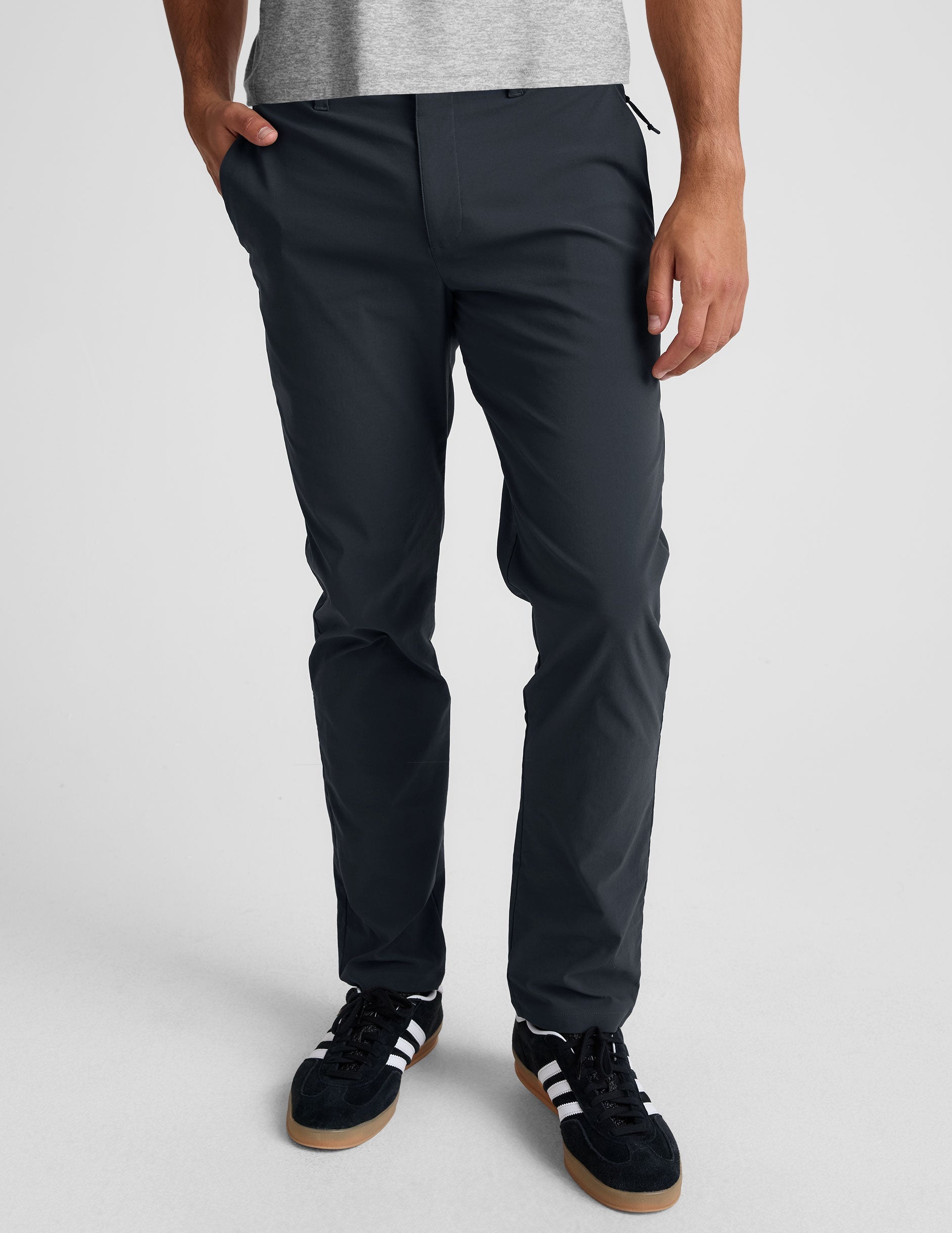 Essential Men's Tailored Chino Trouser: Comfort-Fit, Multi-Pocket for Golf & Travel
