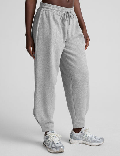 Cozy Fleece Barrel Sweatpants: Stylish Relaxed Fit, Mid-Rise Comfort, Functional Pockets