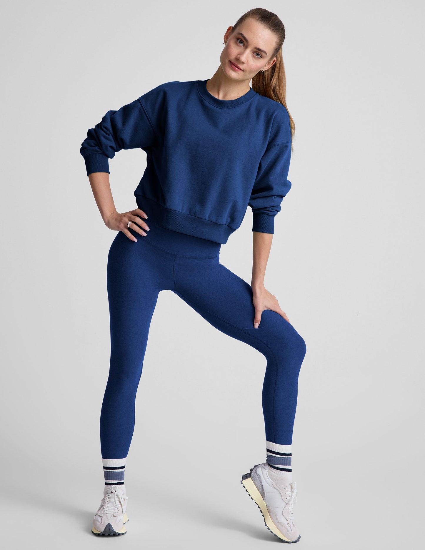 Luxurious Soft Fleece Crewneck Sweatshirt for Cozy-Chic Everyday Comfort Style