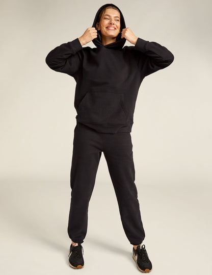 Ultimate Universal Fit Black Fleece Hoodie: Cozy Comfort, Ribbed Trim, Kangaroo Pocket