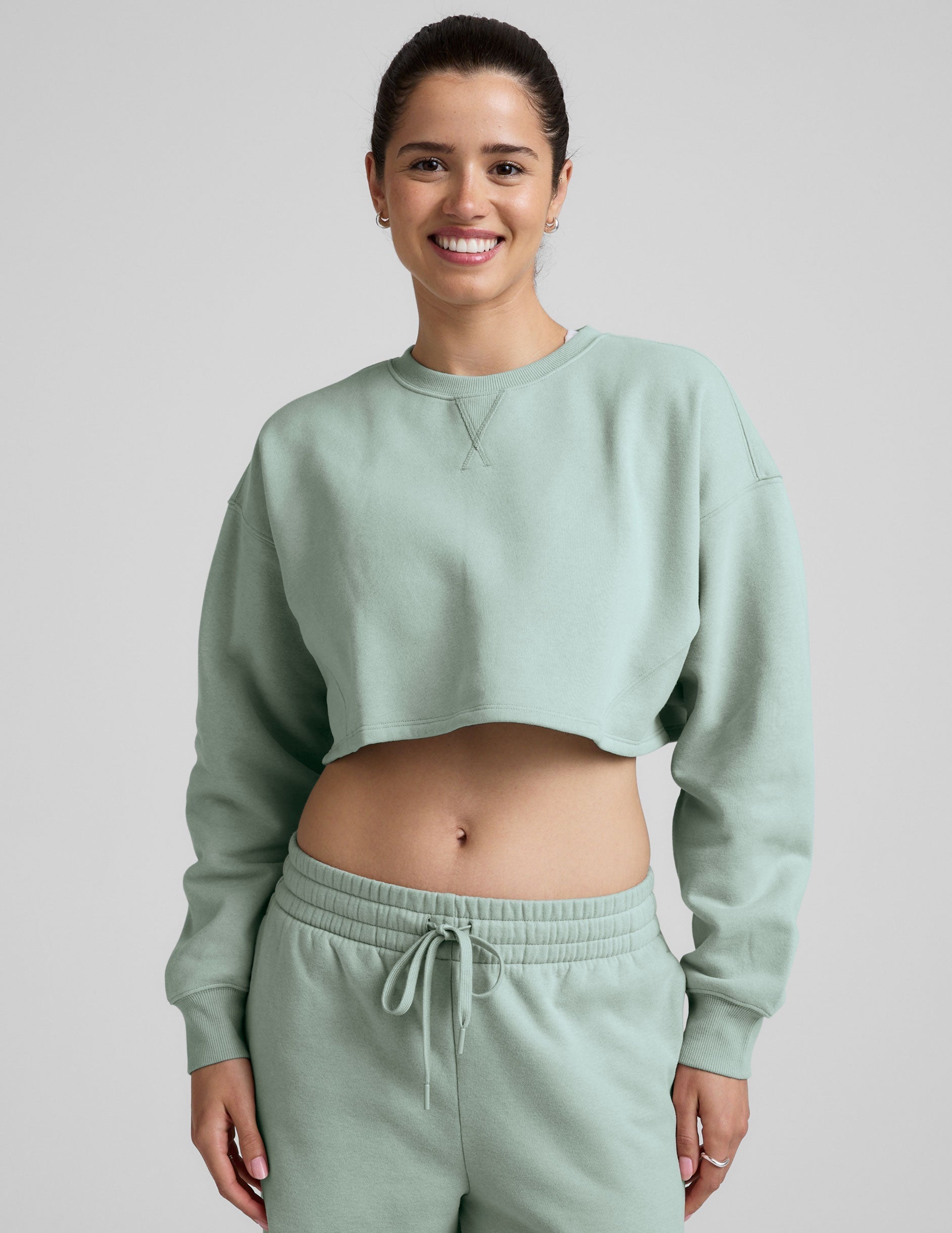 Luxurious Soft Pale Blue LuxeFleece Cropped Pullover Sweatshirt for Cozy Comfort