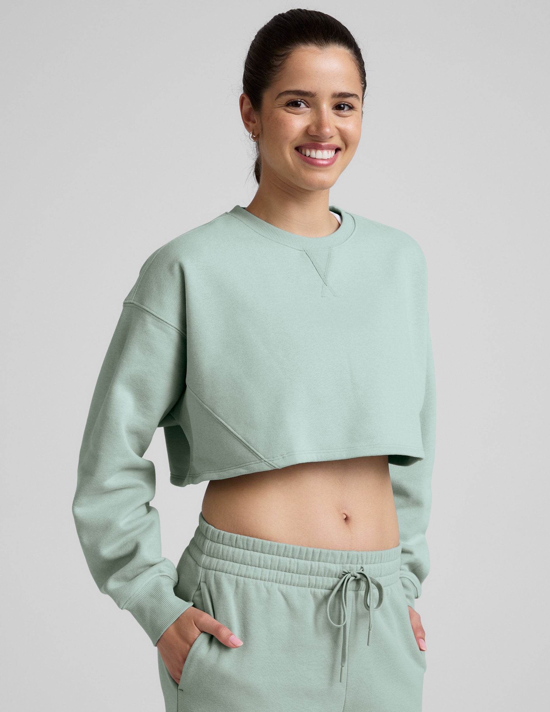 Luxurious Soft Pale Blue LuxeFleece Cropped Pullover Sweatshirt for Cozy Comfort