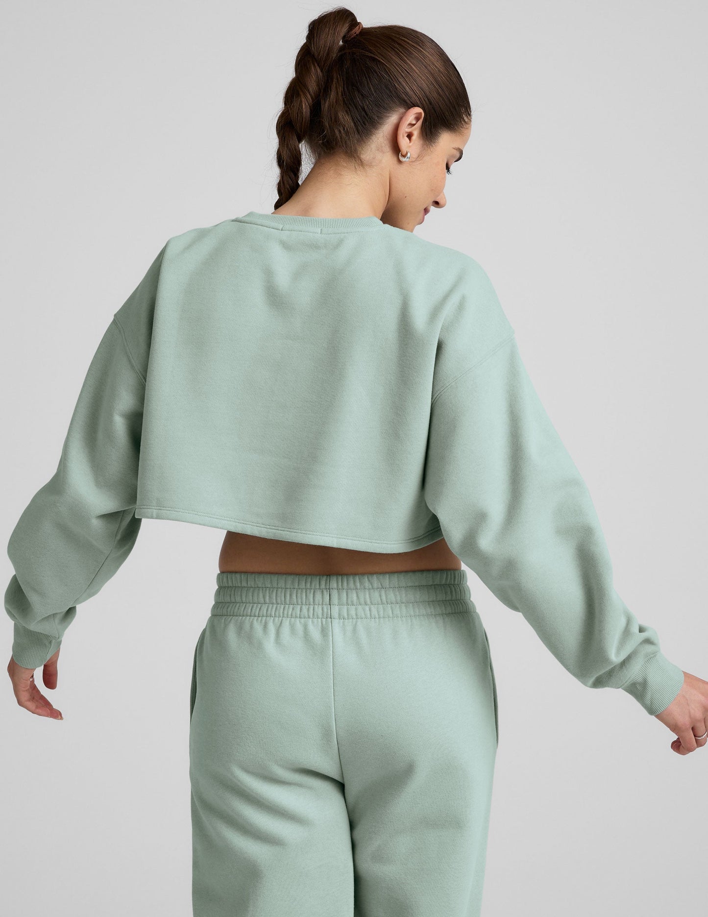 Luxurious Soft Pale Blue LuxeFleece Cropped Pullover Sweatshirt for Cozy Comfort