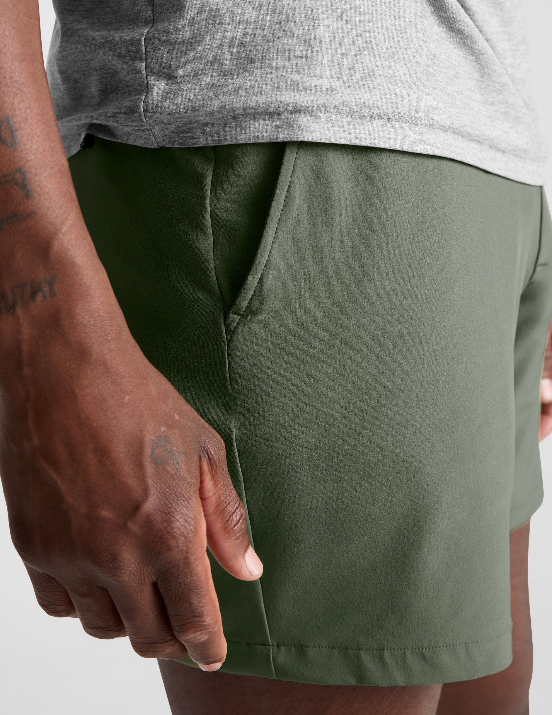 Men's Lightweight Running Shorts: Quick-Dry, Secure Pockets, 7-Inch Inseam