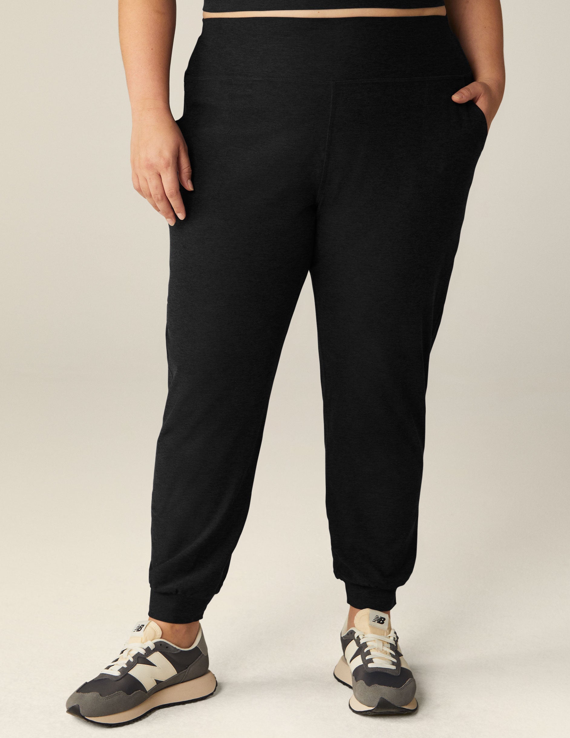 Beyond Yoga Spacedye Midi Jogger: Ultra-Soft Tapered Athleisure Comfort Pants