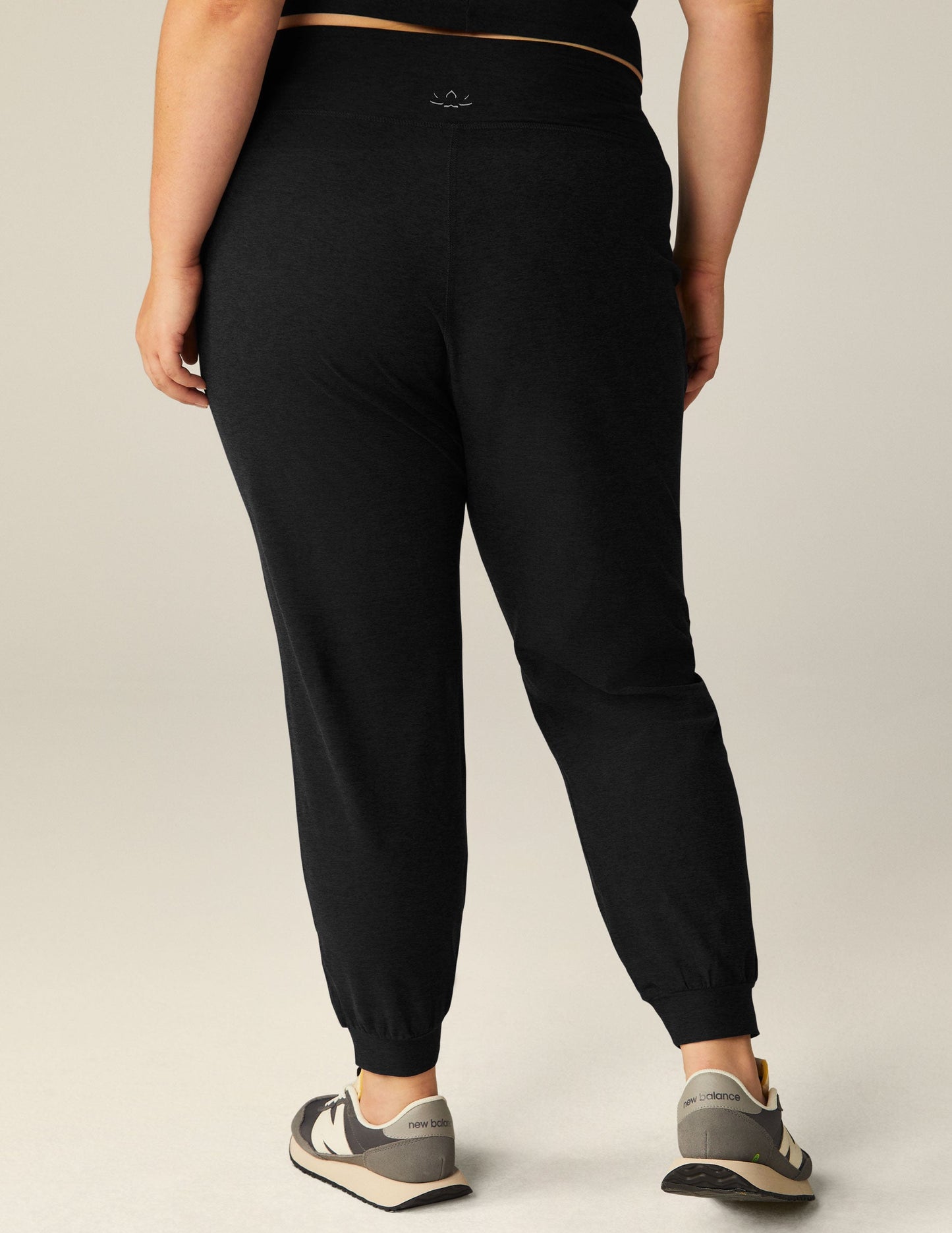 Beyond Yoga Spacedye Midi Jogger: Ultra-Soft Tapered Athleisure Comfort Pants