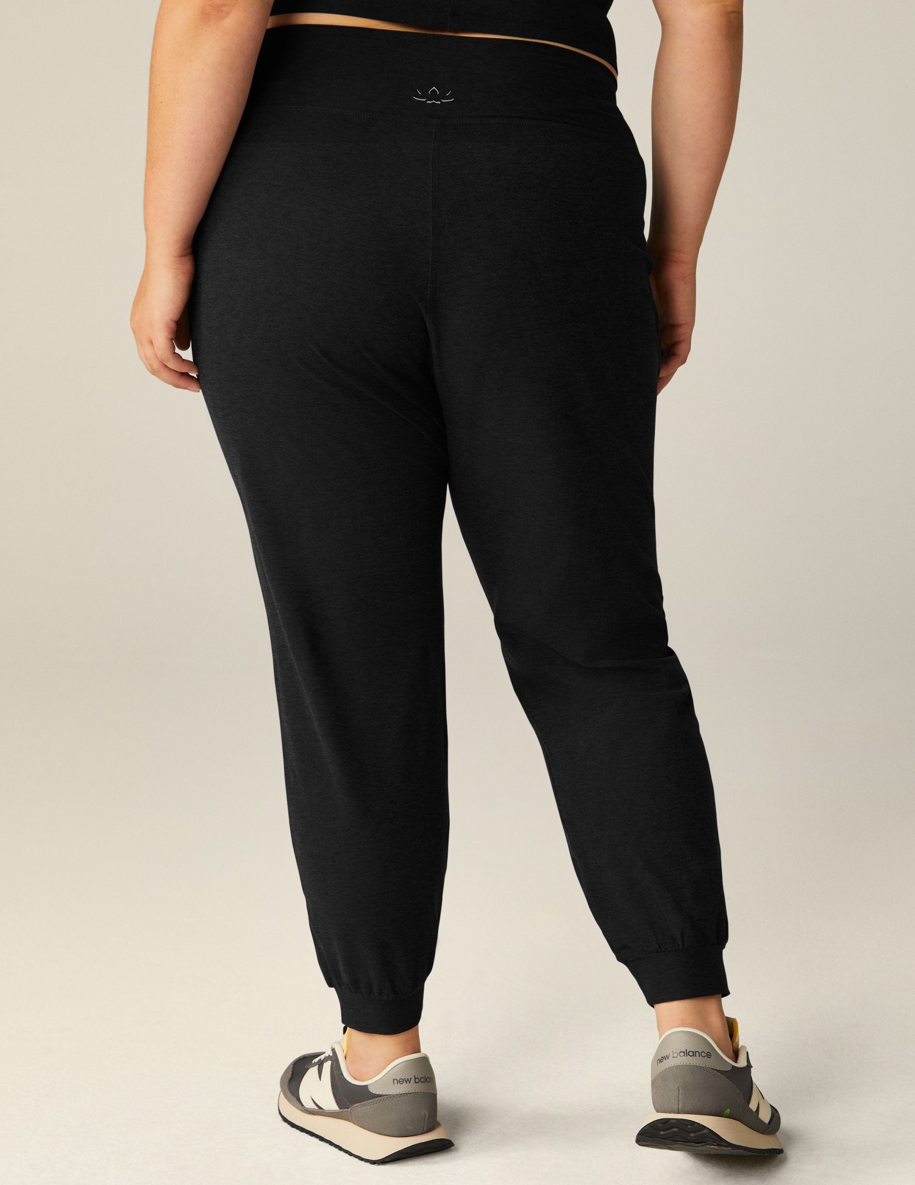 Beyond Yoga Spacedye Midi Jogger: Ultra-Soft Tapered Athleisure Comfort Pants