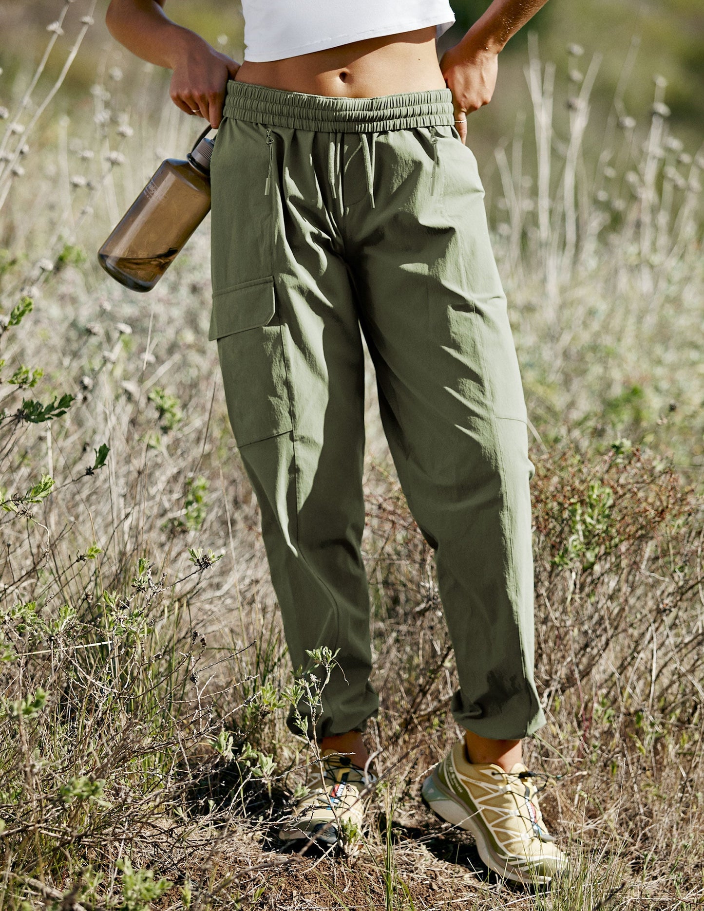 Comfortable Relaxed Fit Cargo Pants with Adjustable Hem and Secure Pockets