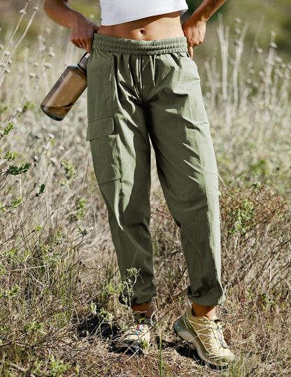 Comfortable Relaxed Fit Cargo Pants with Adjustable Hem and Secure Pockets